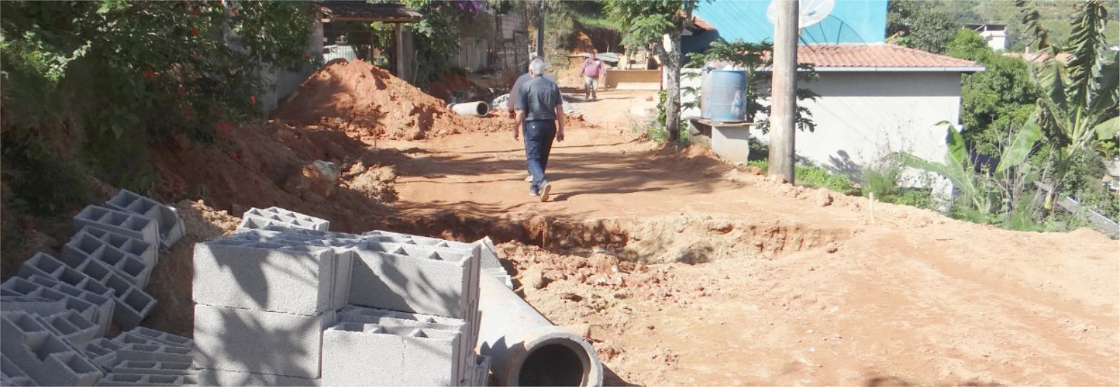 Prefeito faz vistoria em obras de drenagem e pavimentação em Jaciguá