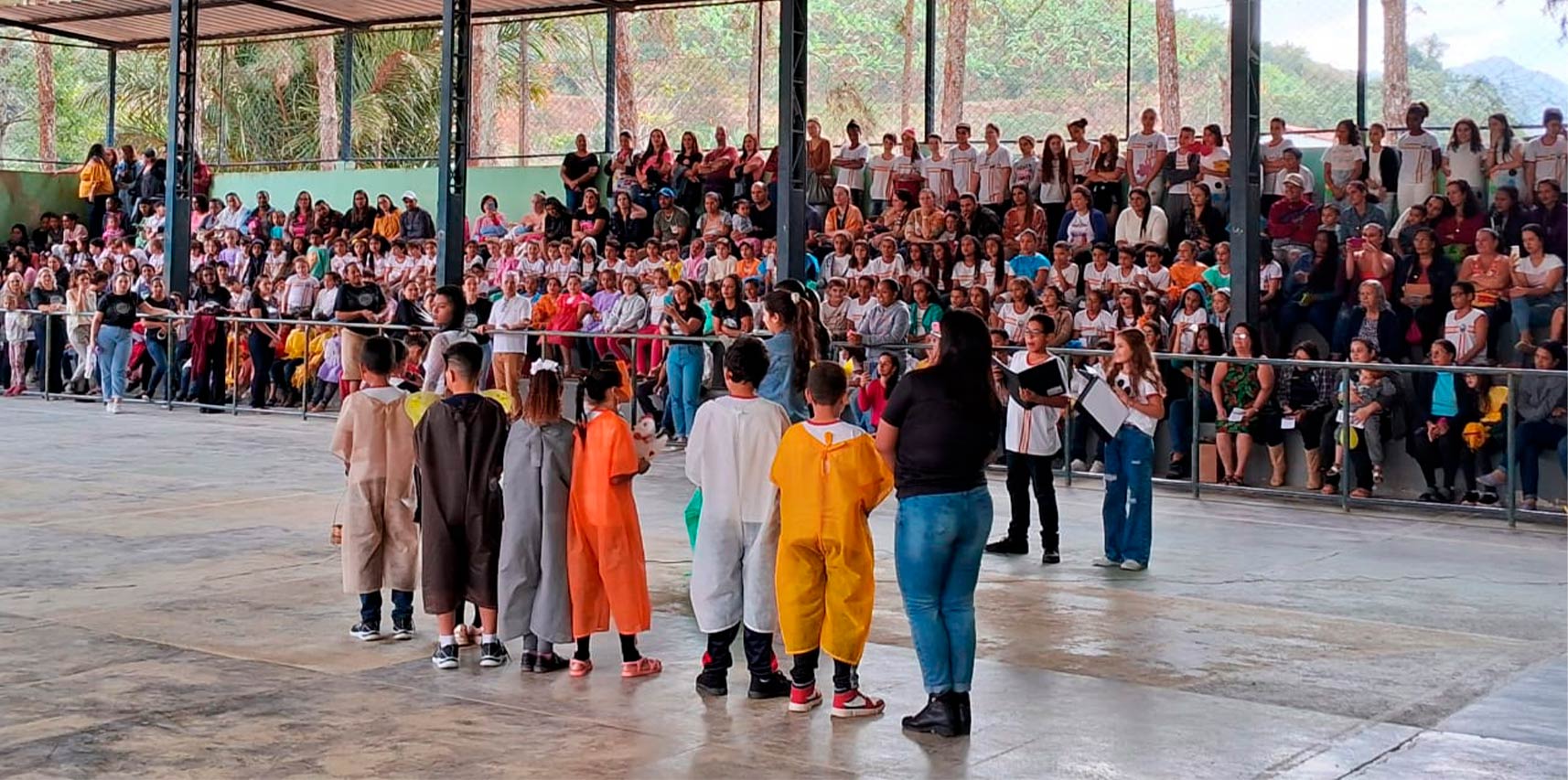 EMEBTI José Helvécio Altoé celebra 100 dias como escola em tempo integral com festa cultural e atividades lúdicas