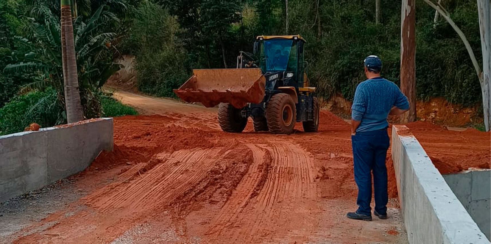 Prefeitura aterra cabeceiras e libera nova ponte em Oriente para o tráfego