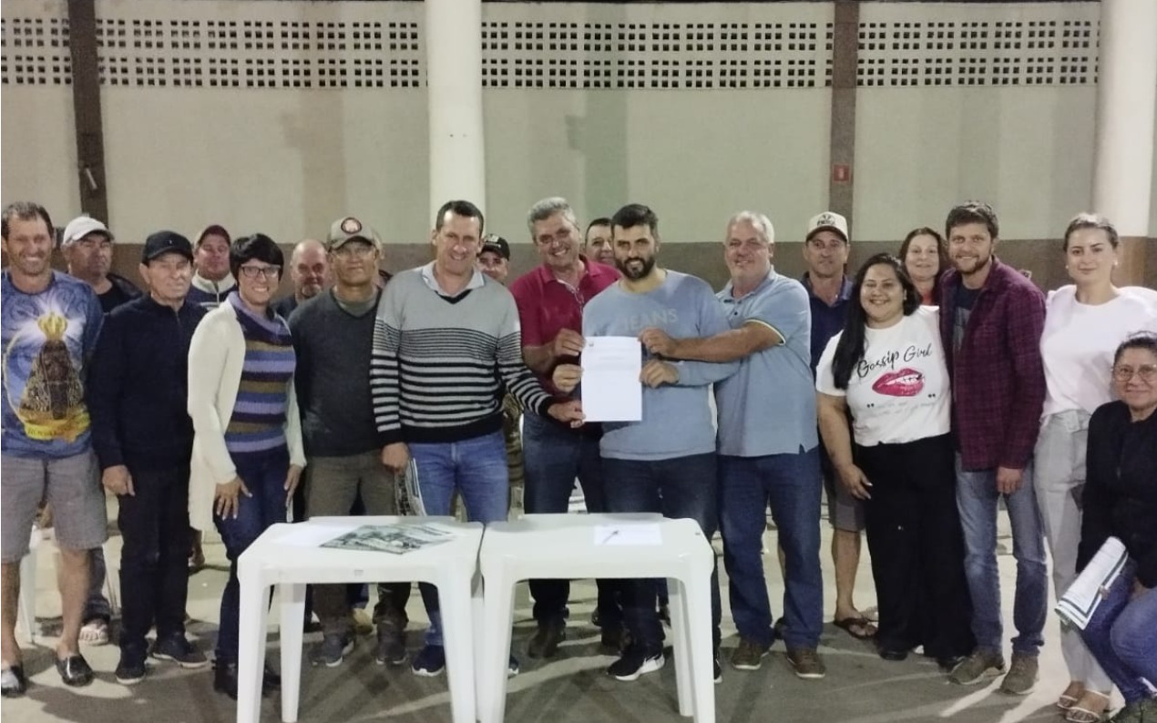 Prefeitura entrega galpão de eventos e assina Ordem de Serviço para modernização de ginásio em Capivara