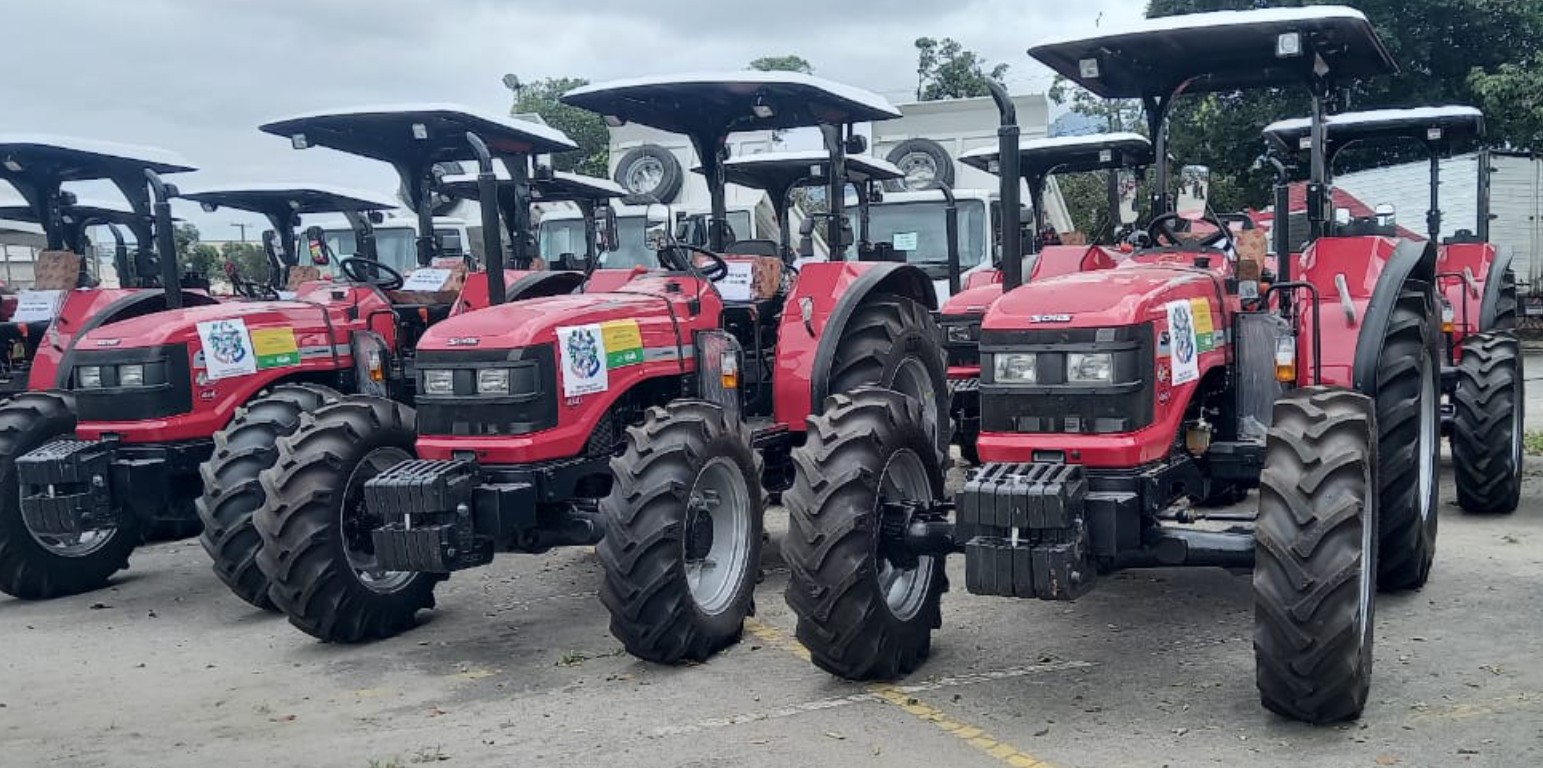 Governo do Estado entrega novo trator para fortalecer a agricultura em Vargem Alta