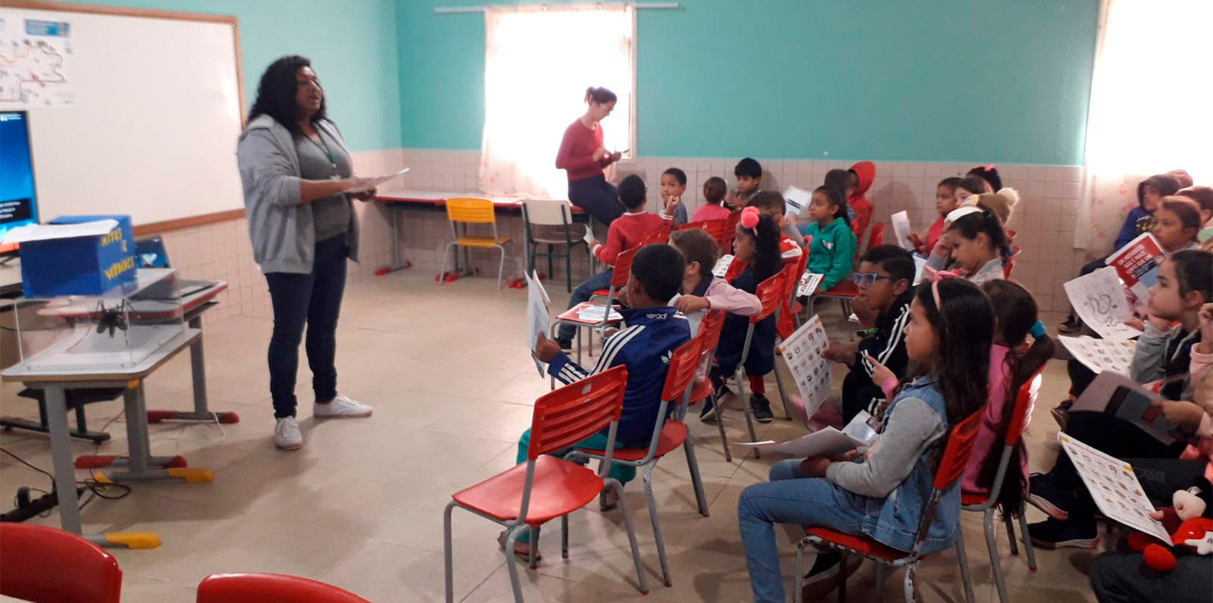 Equipe da Vigilância Ambiental realiza palestras sobre prevenção e cuidados no combate à dengue na Escola Alzira Gomes