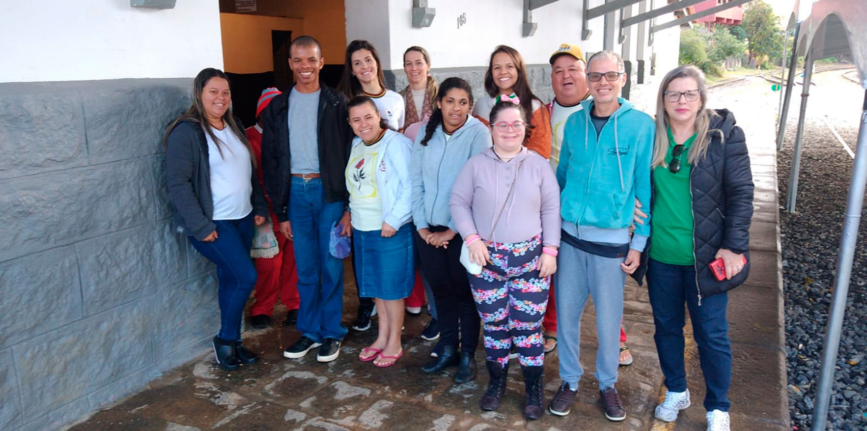 Alunos da Pestalozzi visitam a Biblioteca Municipal Padre Zeferino Magnago