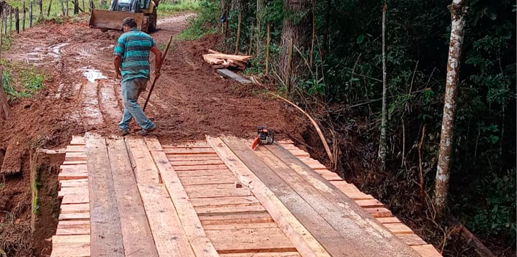 Prefeitura de Vargem Alta revitaliza ponte de madeira em São Carlos