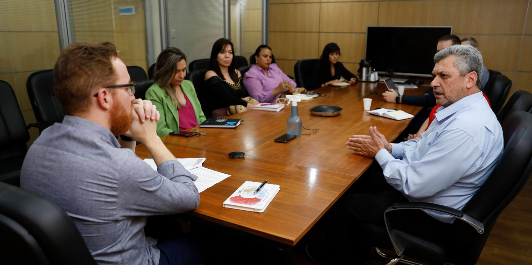 Prefeitura e SEDU dialogam sobre mais investimentos na Educação de Vargem Alta e reforma de escolas