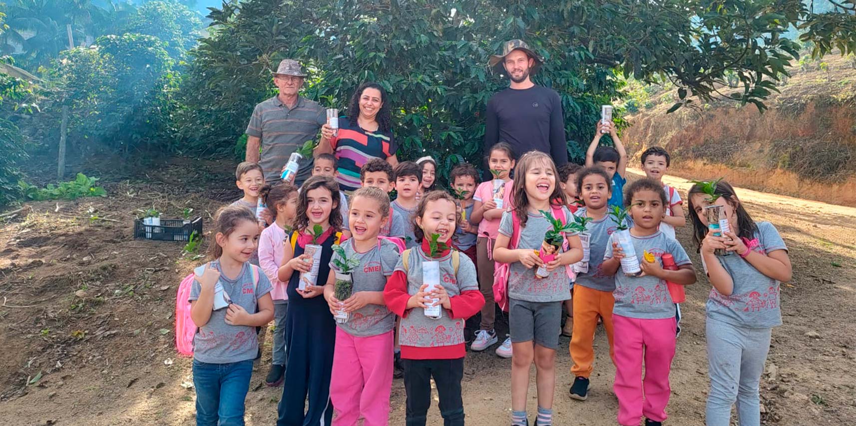 Resgatando a valorização dos cafeicultores e a cultura do café: Projeto culmina com sucesso em escola de Vargem Alta