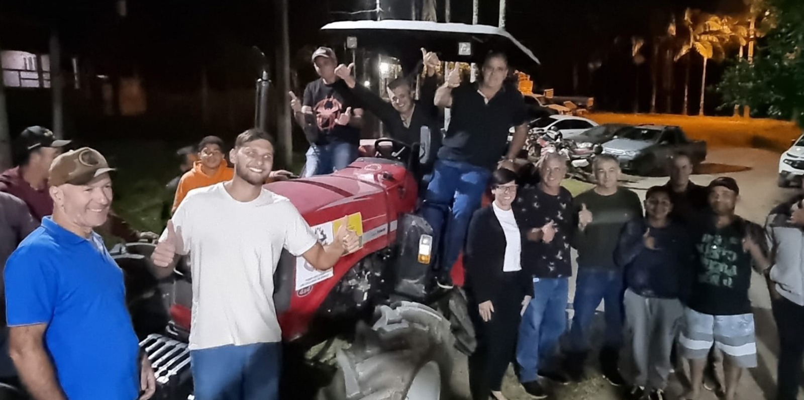 Prefeitura entrega trator agrícola a Associação de Pombal