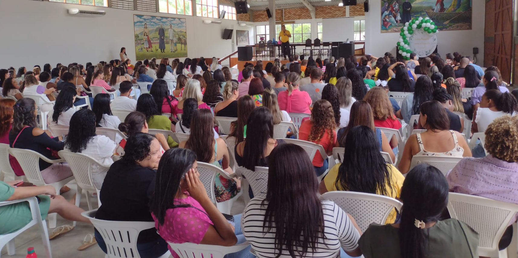 Reunião de acolhimento aos profissionais da educação marca início do ano letivo em Vargem Alta