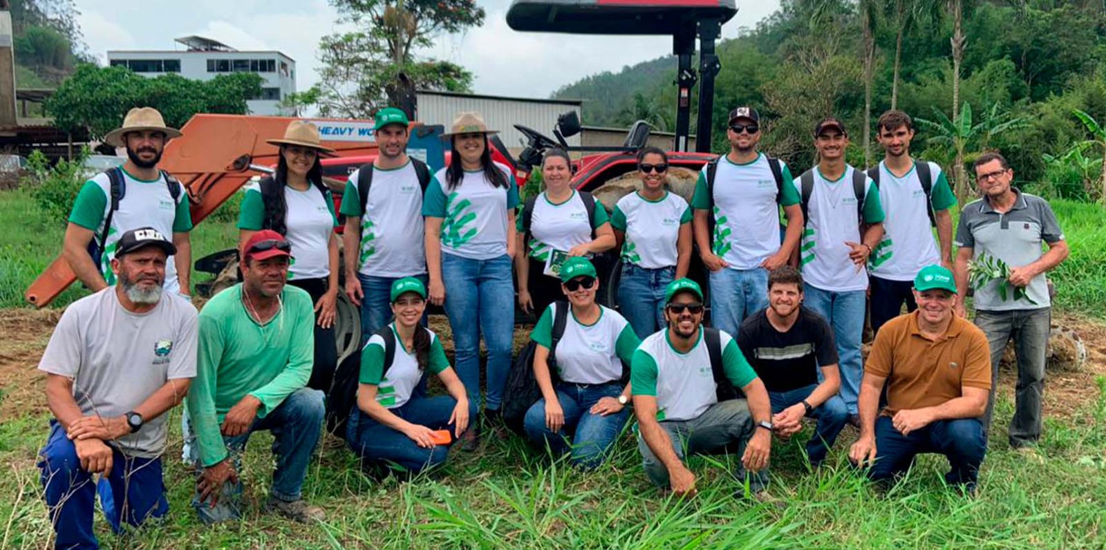 Aula prática em mecanização agrícola em Vargem Alta completa formação de alunos de curso técnico em agropecuária