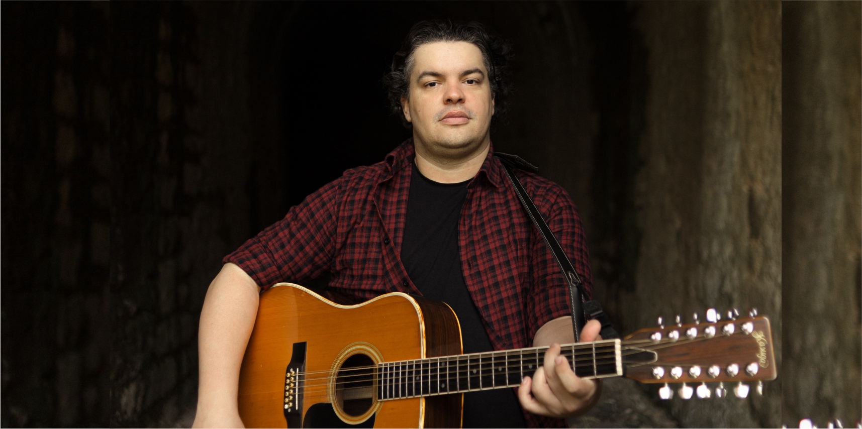 Marcos Tadeu lança seu primeiro EP autoral e celebra a resistência em ser artista nos dias de hoje