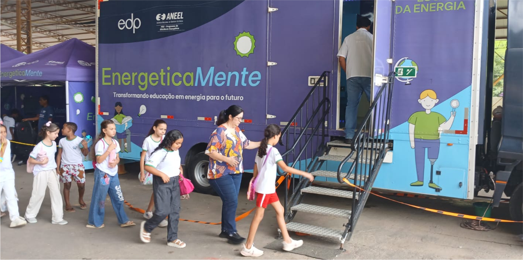 Caminhão Laboratório da EDP leva conhecimento e tecnologia a estudantes de Vargem Alta