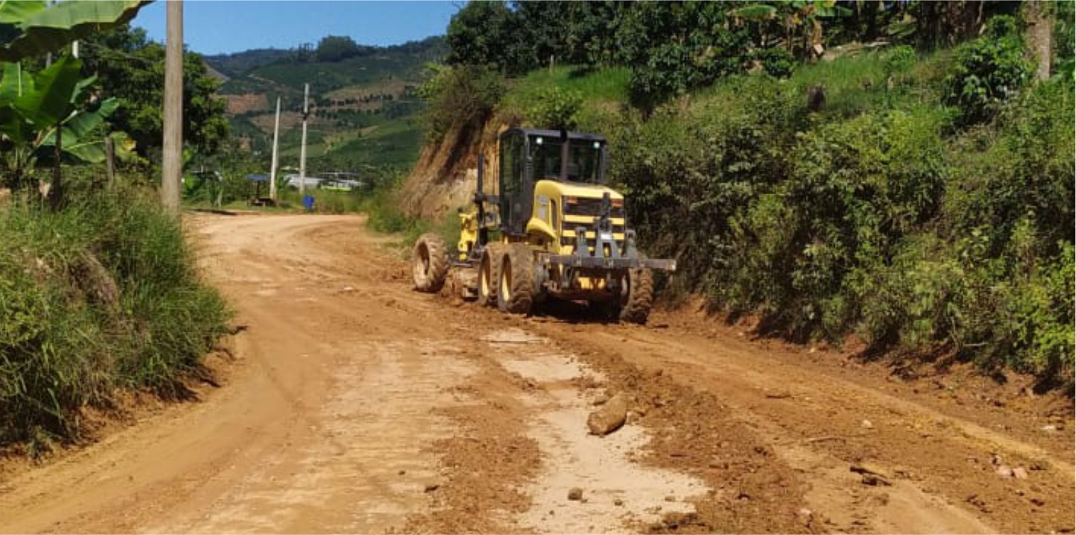  Prefeitura recupera estradas agrícolas na comunidade de Alto Pombal   