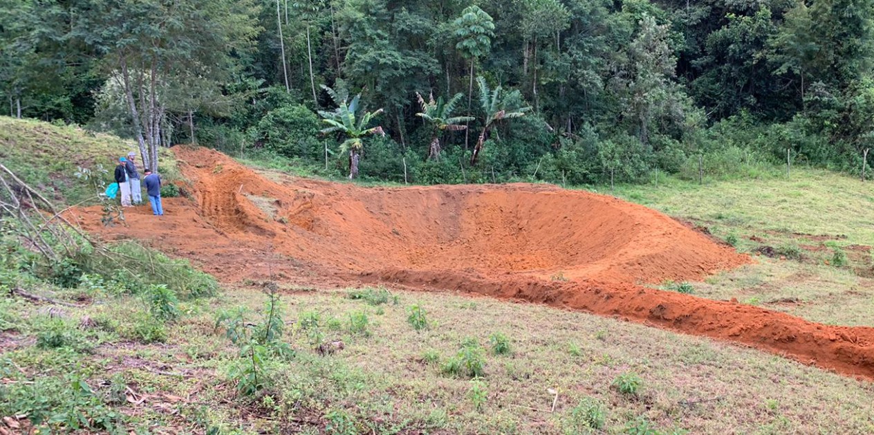 PROBACIAS - Vargem Alta inicia construção de barraginhas e caixas secas