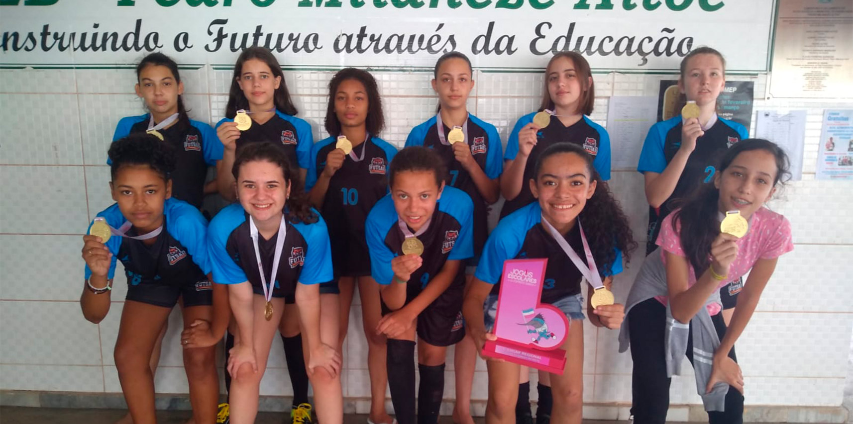 Alunas da EMEB Pedro Milaneze Altoé são bicampeãs dos jogos escolares 2022