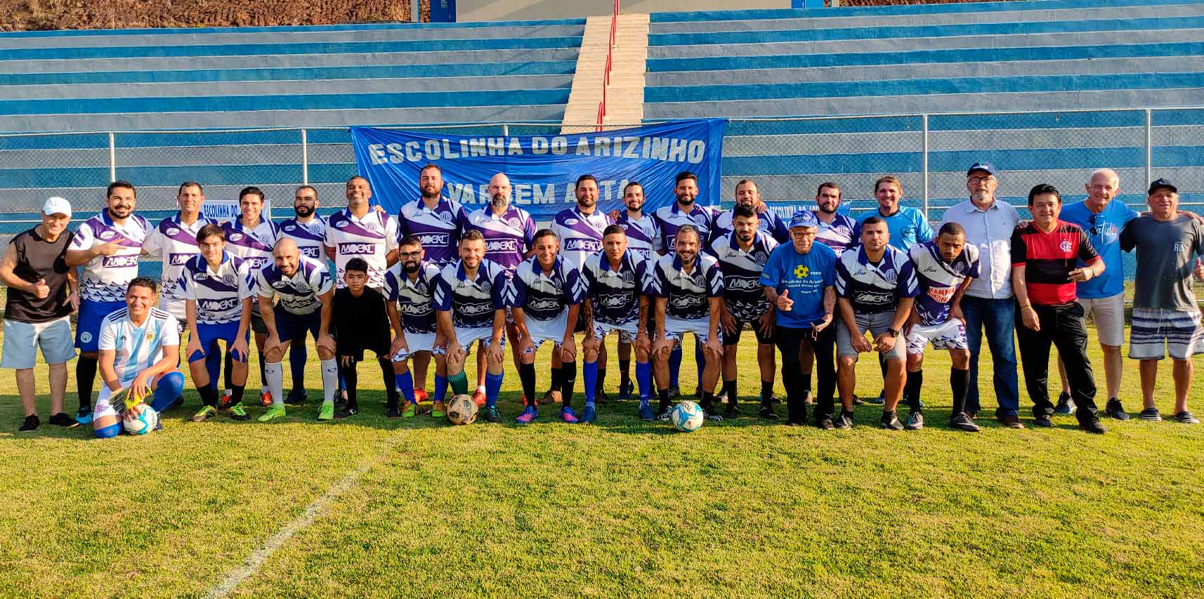 Encontro dos ex-atletas da Escolinha de Futebol do Arizinho campeões do campeonato municipal de base de Vargem Alta de 1998