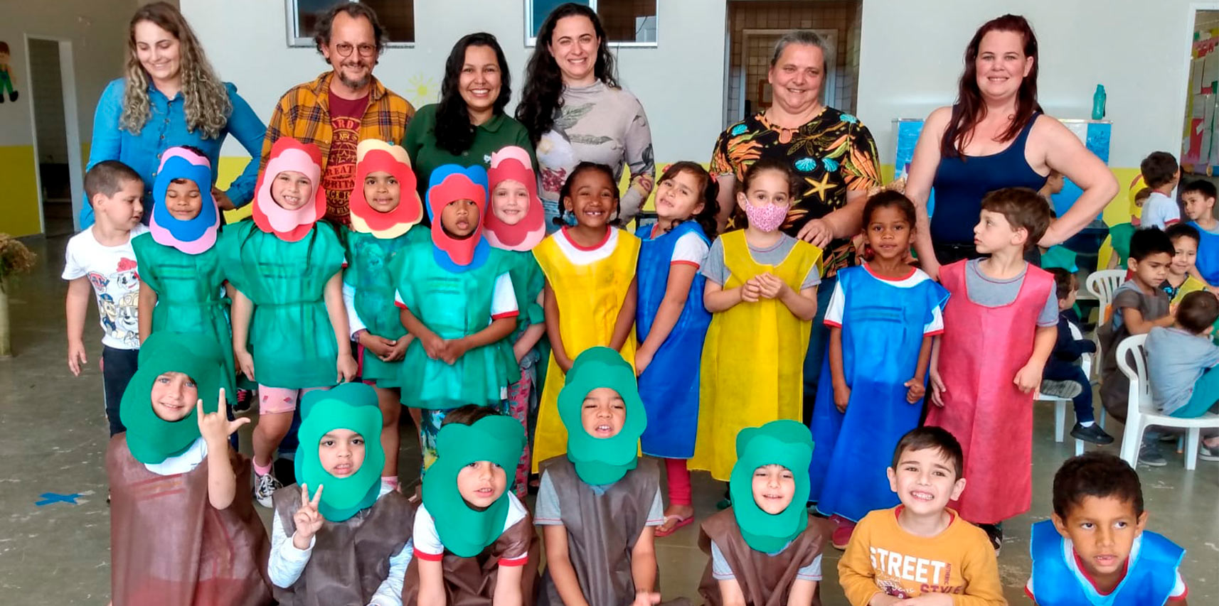 Alunos de Centro Infantil de Vargem Alta ganham mudas e realizam apresentações durante Semana da Árvore