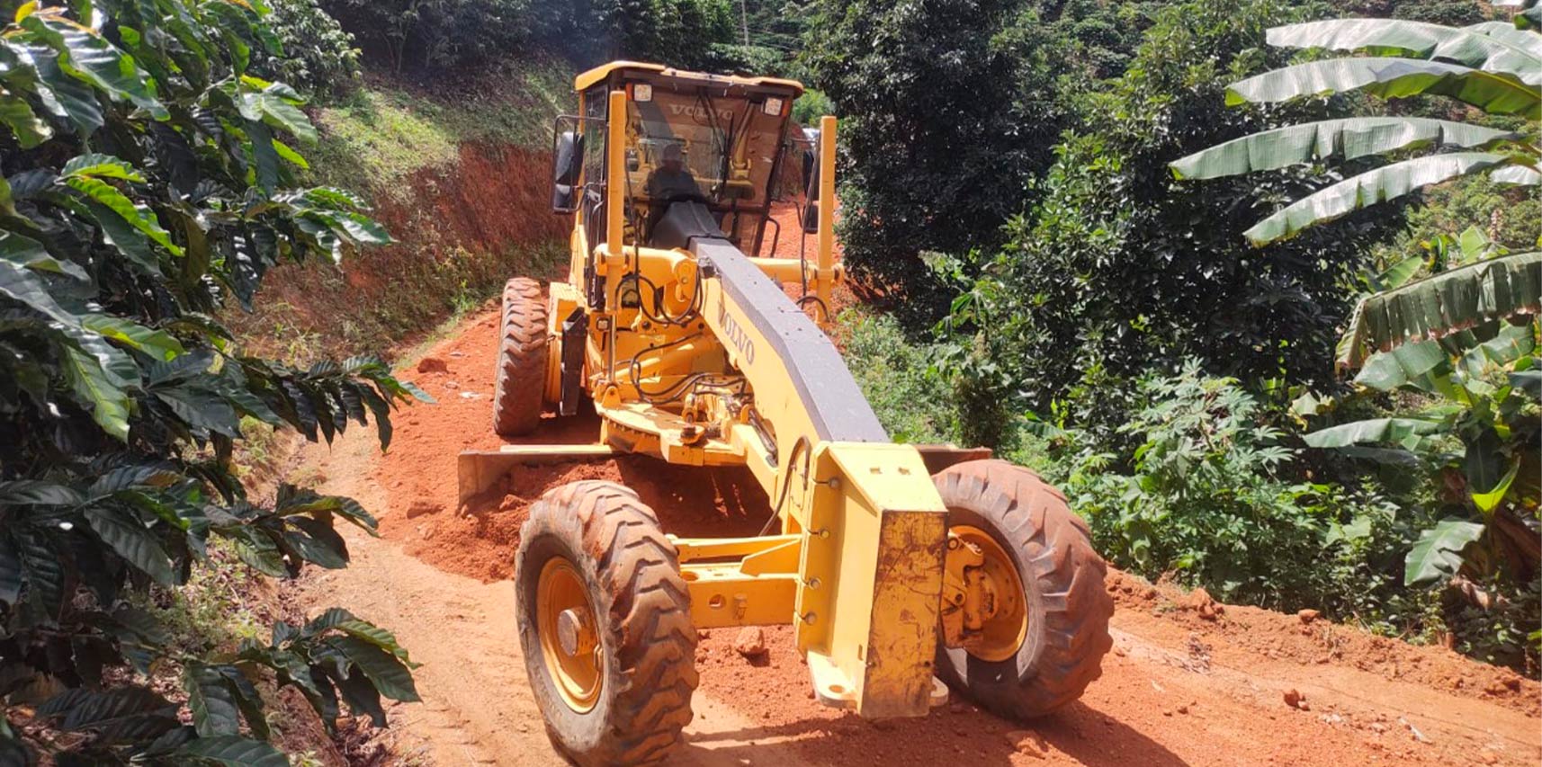 Prefeitura realiza melhorias nas estradas no distrito de Jaciguá