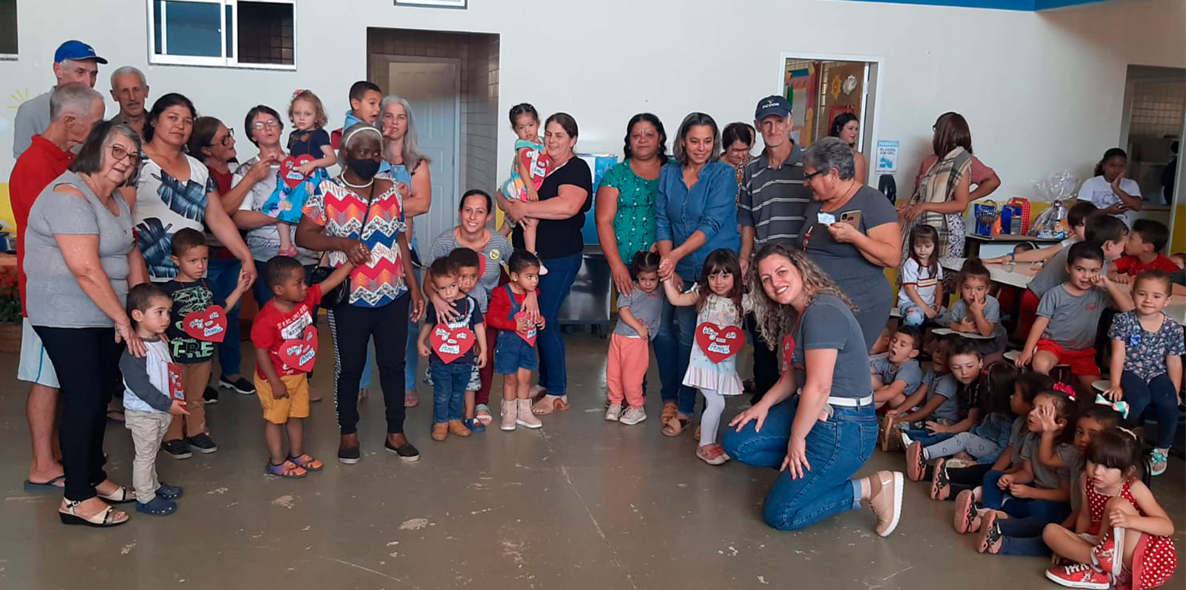 Alunos de CMEI Assumpta Altoé Milaneze homenageiam seus avós em Vargem Alta