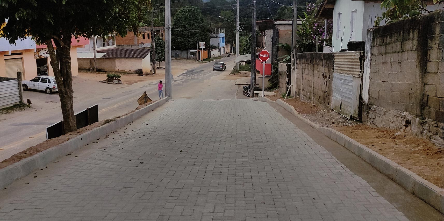 Prefeitura conclui obras de pavimentação de rua na comunidade de Richimond