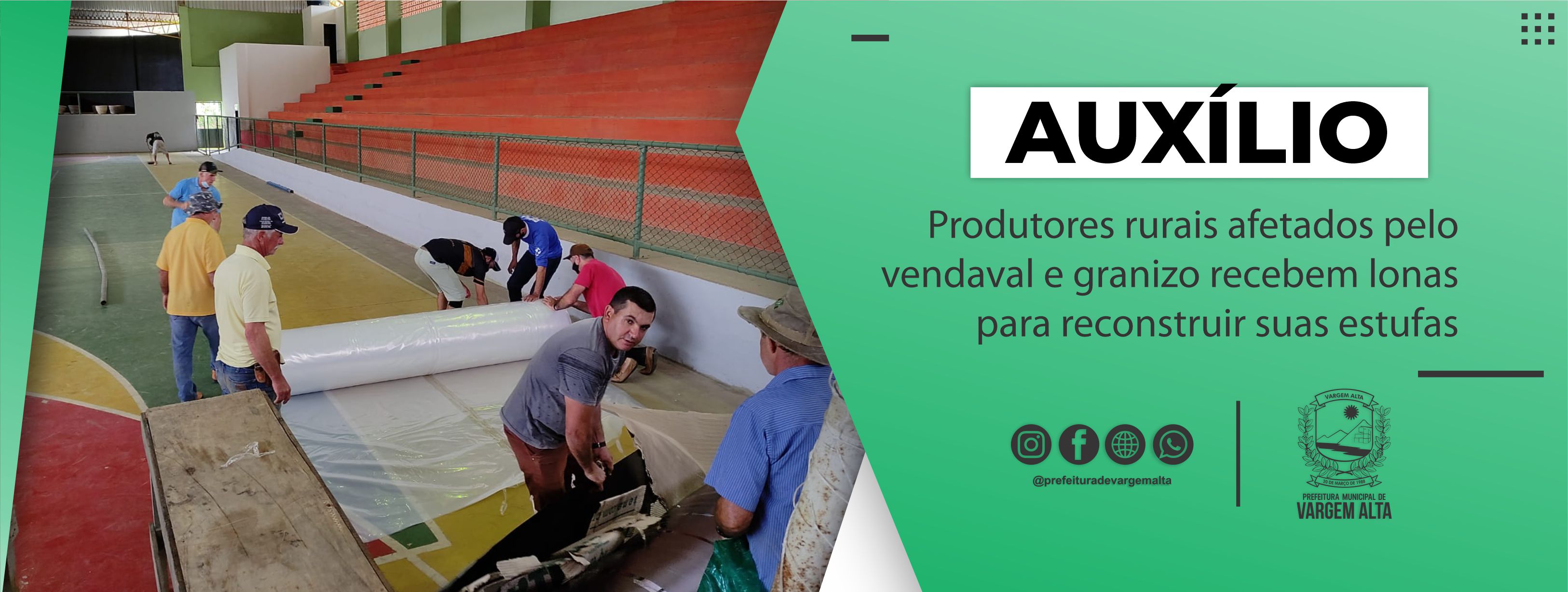 Produtores rurais afetados pelo vendaval e granizo em Vargem Alta recebem lonas para reconstruir suas estufas