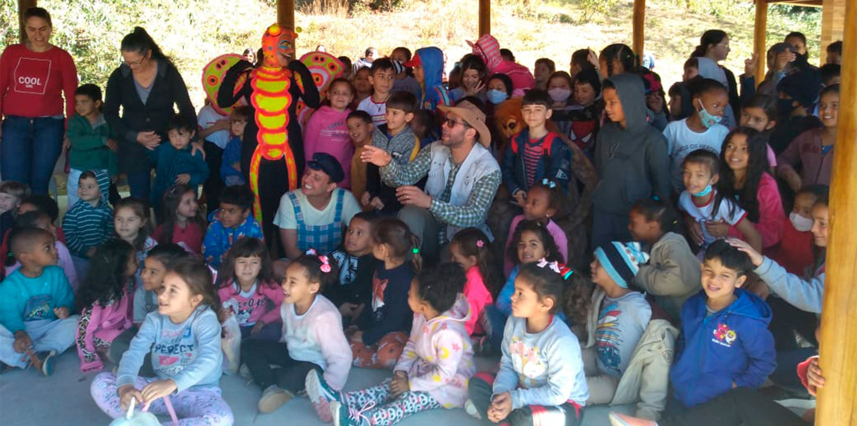 Alunos e professores das escolas do campo Antonio Vazzoler e Taquarussu realizam visita à reserva florestal Águia Branca