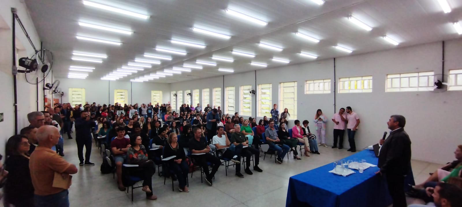 População é apresentada a cursos que serão ofertados no CEET de Vargem Alta