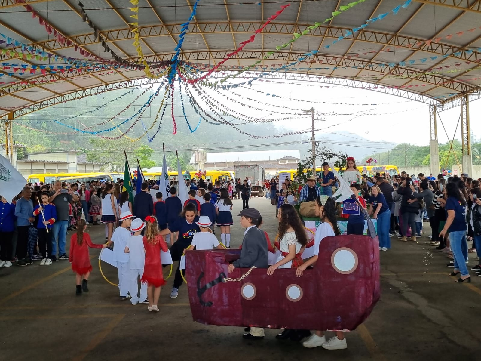 Desfile Cívico Escolar de Vargem Alta celebra a educação e a história local