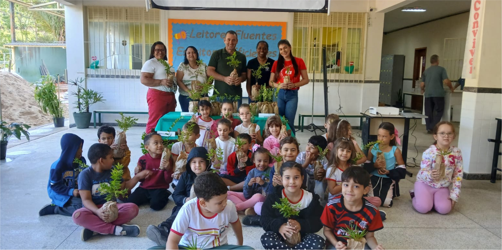 Imagem da notícia: Alunos da EMEBTI José Helvécio Altoé participam de palestra sobre árvores frutíferas da Mata Atlântica