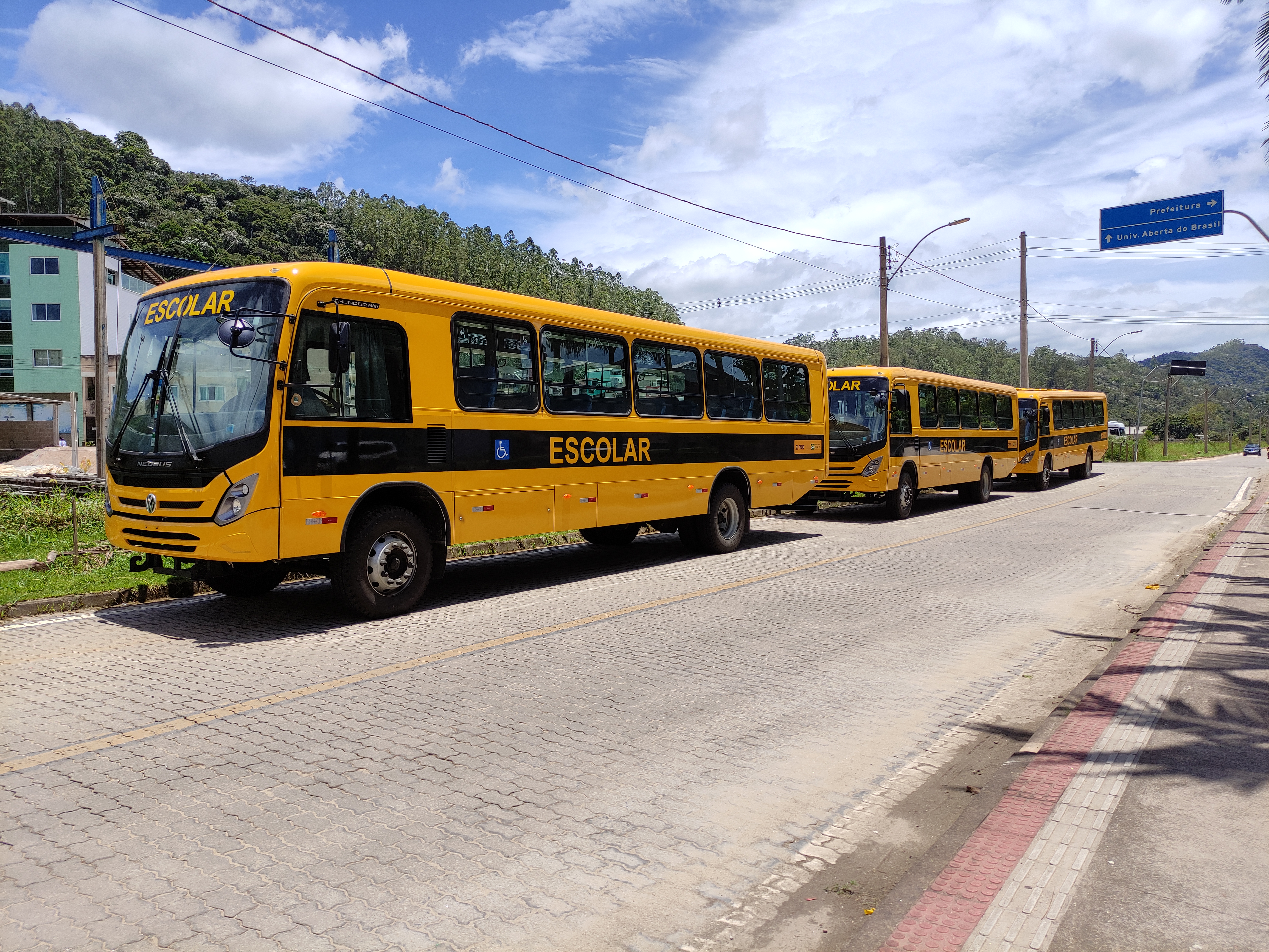 Prefeitura adquire três novos ônibus para reforçar o transporte